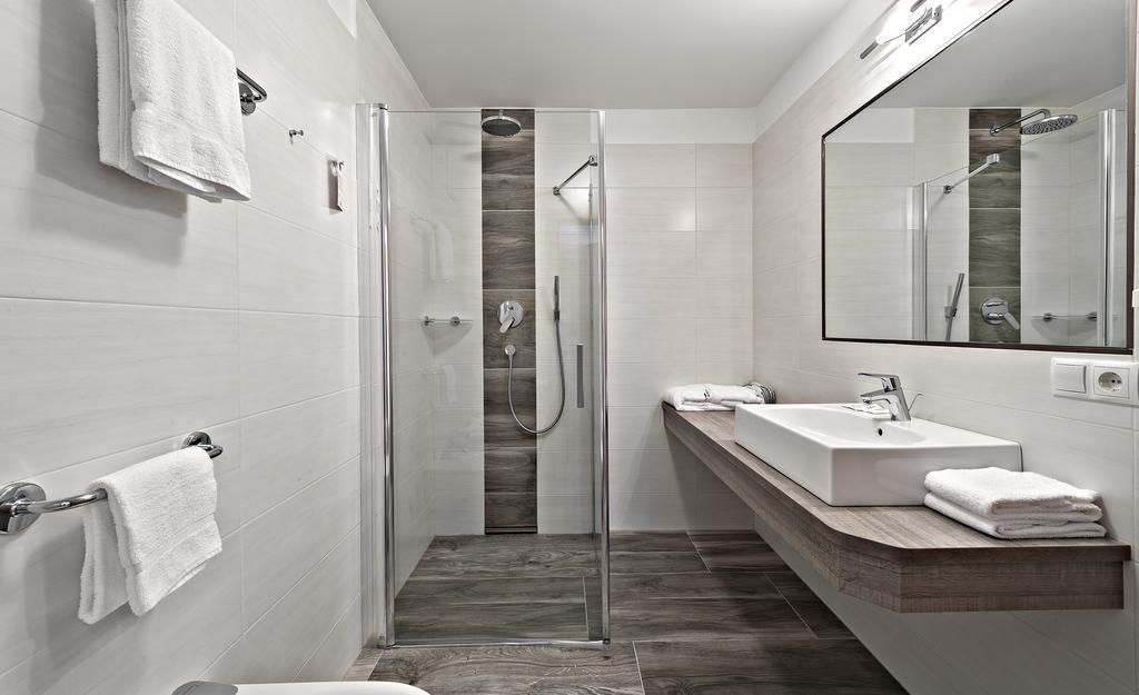 Classic Double Room with Balcony,125720676:JPEG